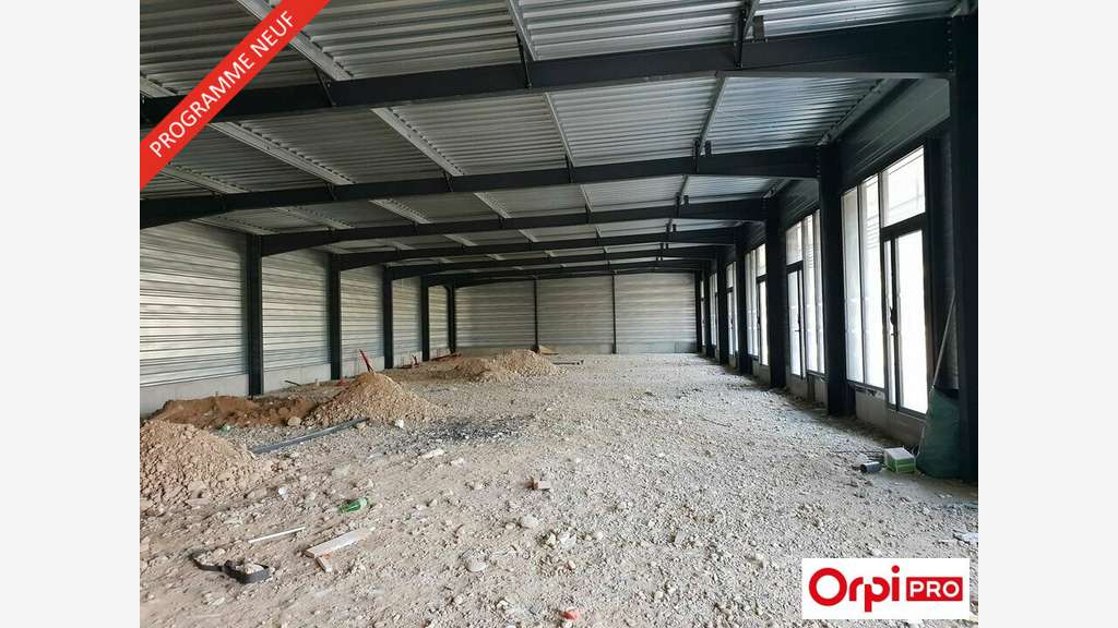 Local commercial 340m² à louer à Peyrins