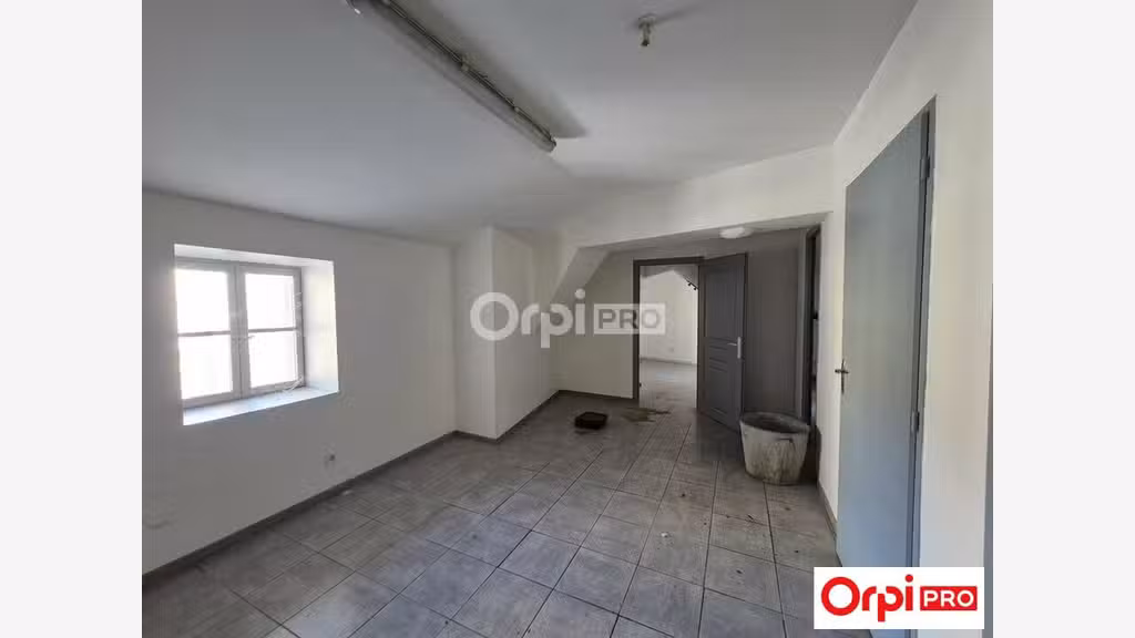 Local commercial 121m² à louer à Romans-sur-Isère