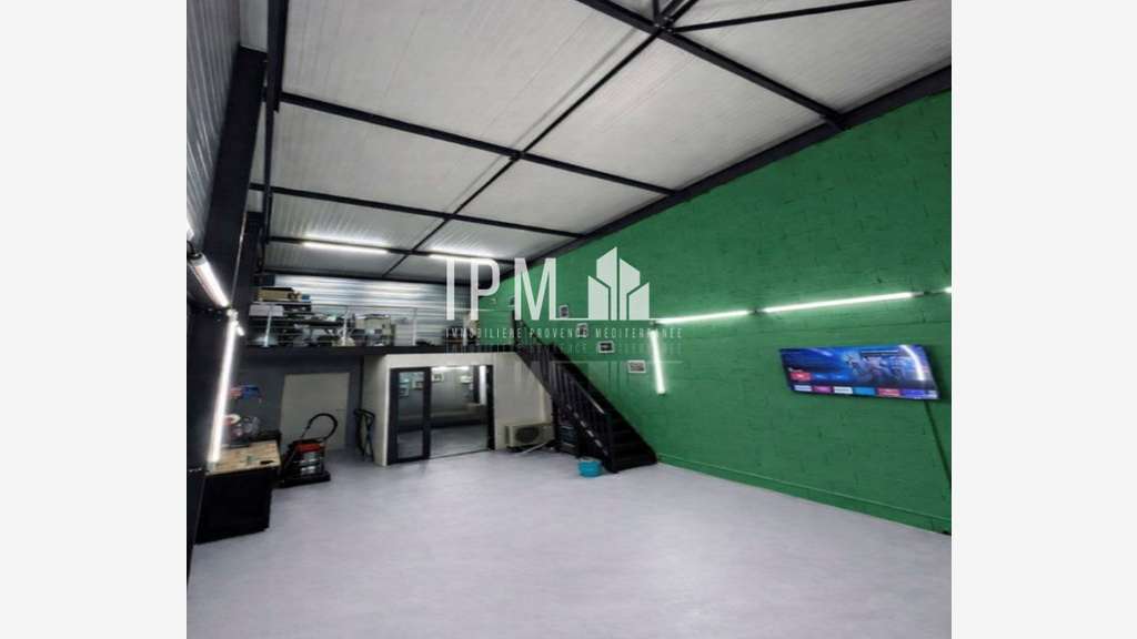 Local commercial 84m² Roquebrune Les Châtaigniers