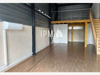 Local commercial 84m² Roquebrune Les Châtaigniers