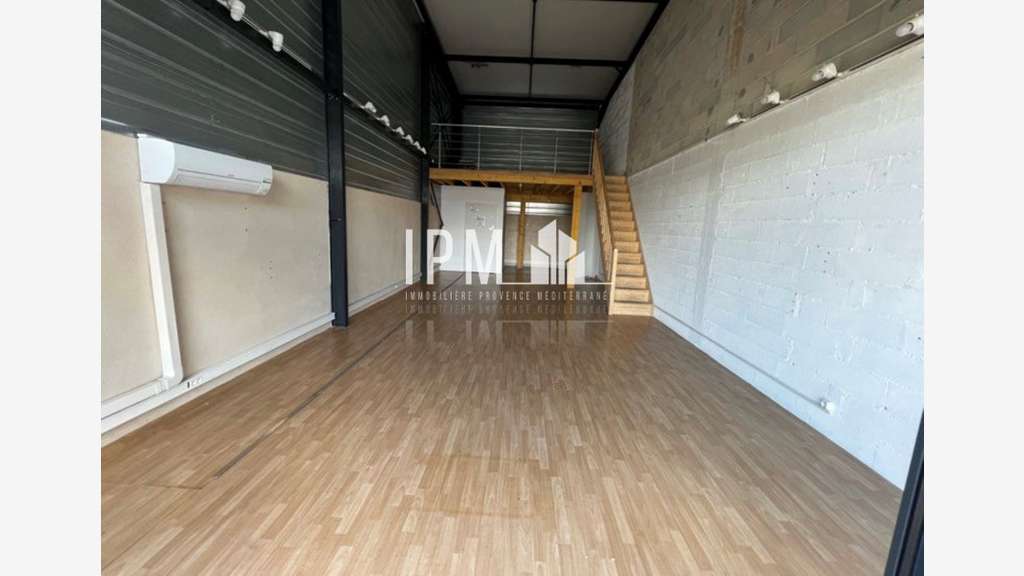 Local commercial 84m² Roquebrune Les Châtaigniers