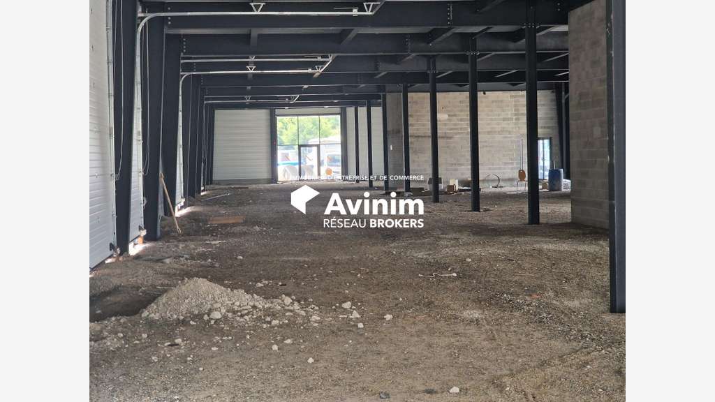 Locaux d'activités de 1 922m² à louer à Roquettes