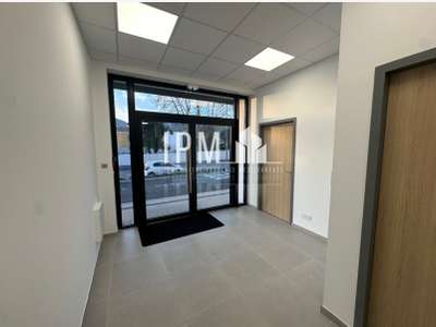 A louer local commercial 113m² à Roquevaire
