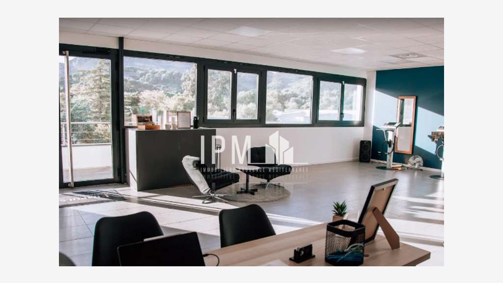 A louer local 91m² Roquevaire ZAC de Saint Estève