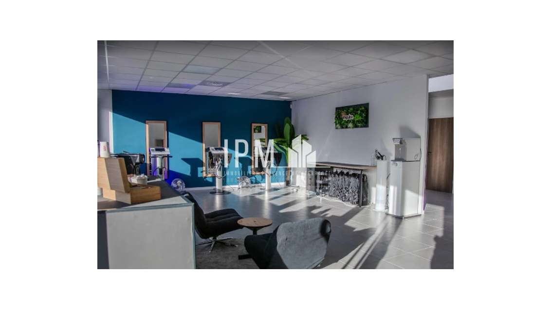 A louer local 91m² Roquevaire ZAC de Saint Estève