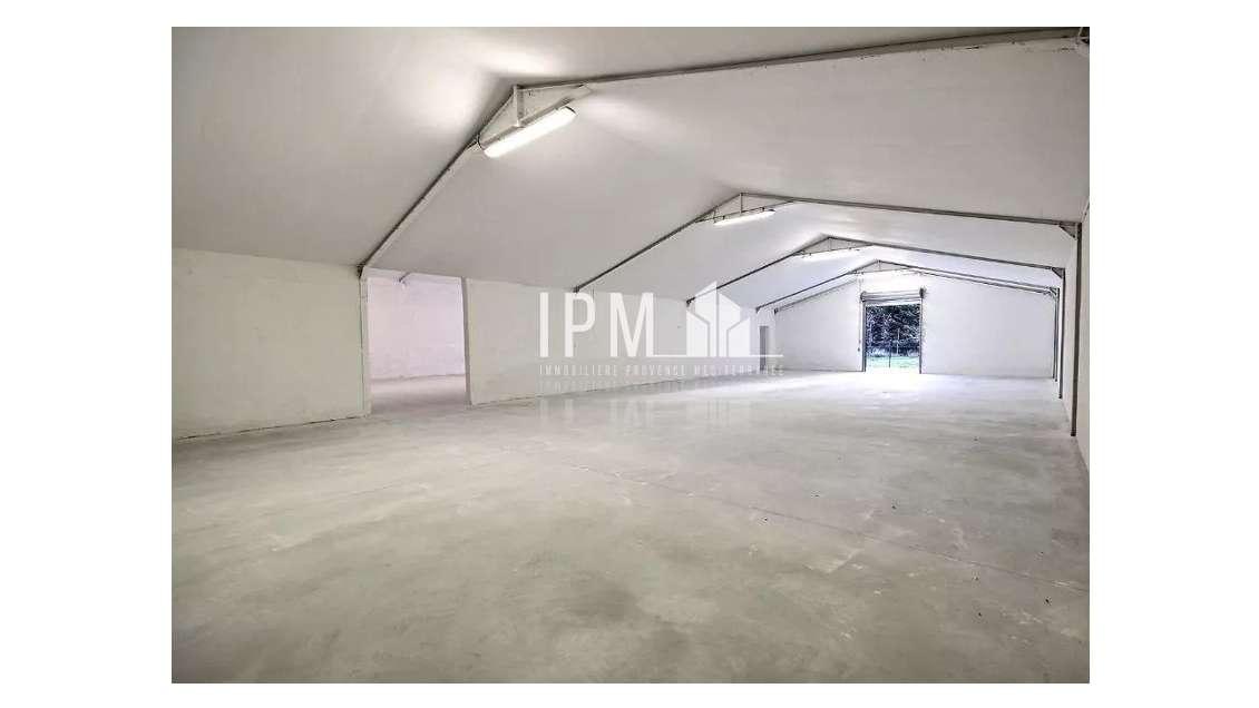 A louer local d'activité 500 m² - 13360 ROQUEVAIRE