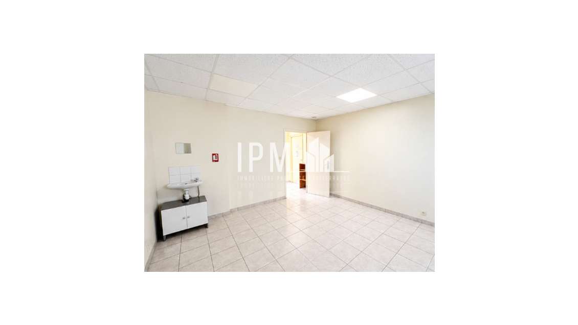 A louer bureau de 17 m² 13360 ROQUEVAIRE