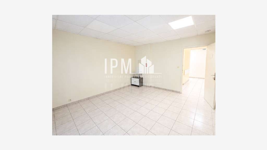 A louer bureaux 17m² à Roquevaire centre 