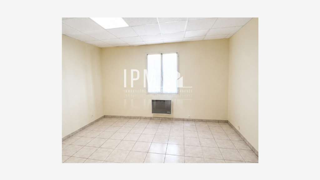 A louer bureaux 17m² à Roquevaire centre 