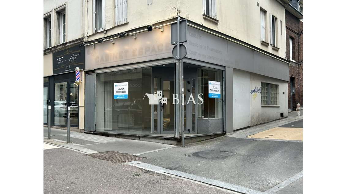 Local commercial d'angle à louer à Rouen Cauchoise