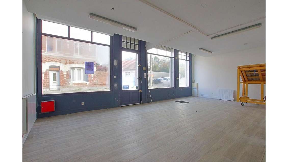 A louer local commercial 77m² à Roye centre 