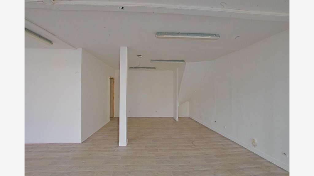 A louer local commercial 77m² à Roye centre 