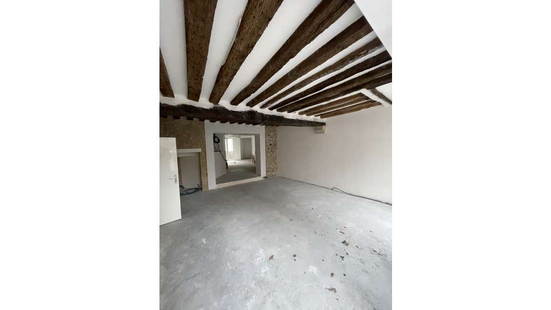 A louer local commercial 61m² à Rueil centre