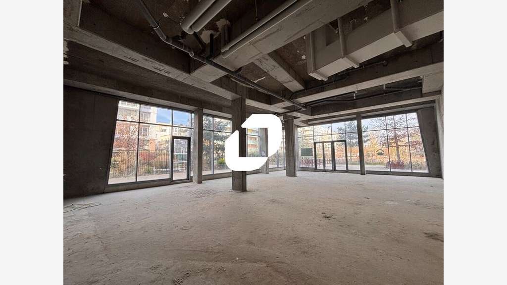 A louer Local commercial 171m² Rueil malmaison