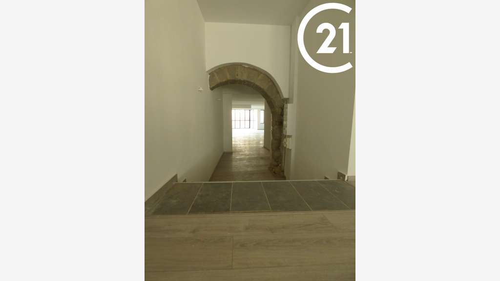LOCAL COMMERCIAL À LOUER – RUMILLY – 100 m²