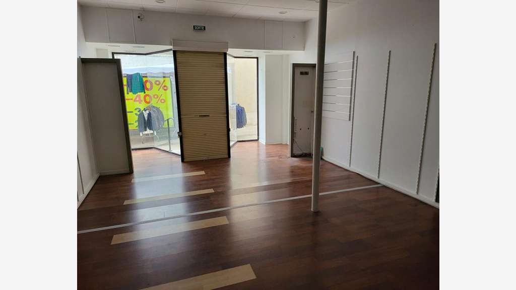 Loue commerce ou bureau de 68m² à Sable sur Sarthe