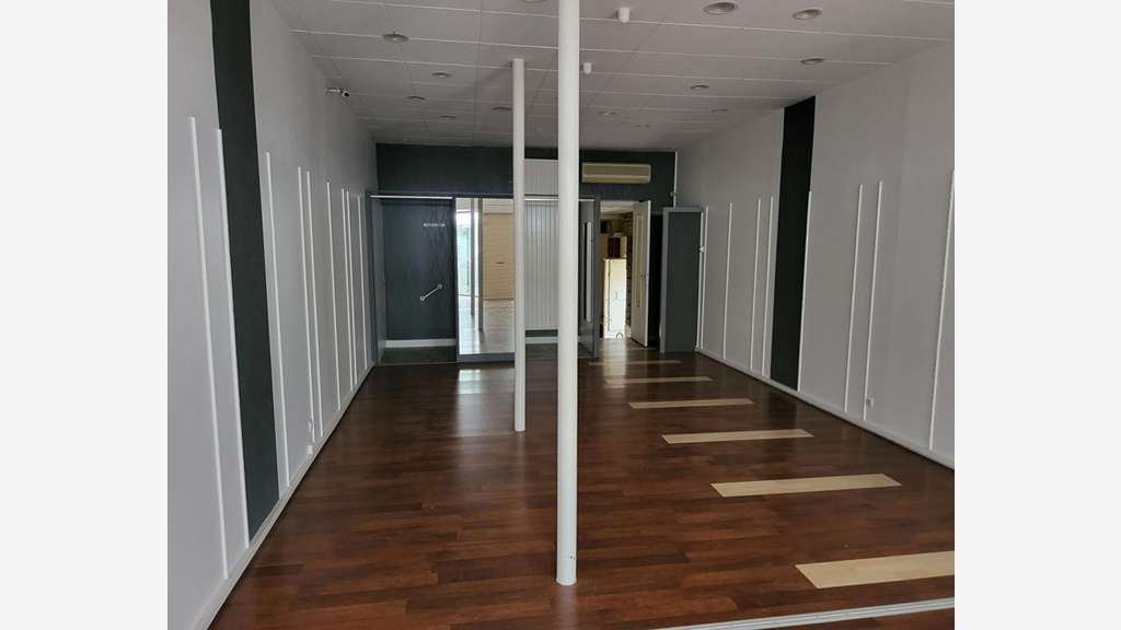 Loue commerce ou bureau de 68m² à Sable sur Sarthe
