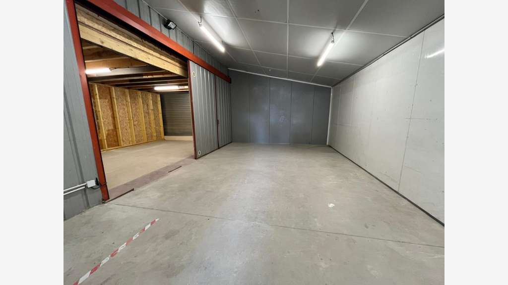 A louer espace partage local mixte showroom St-Avé
