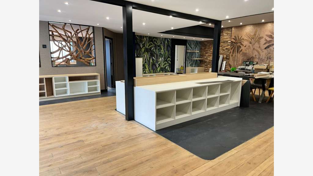 A louer espace partage local mixte showroom St-Avé