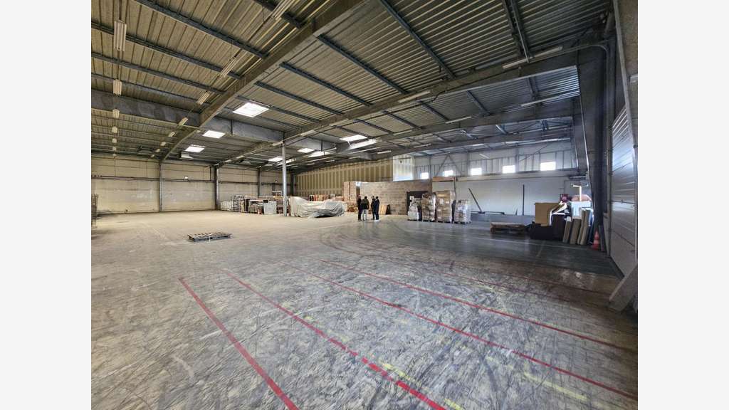Cellule d'activité 1240m² à louer à Angers est