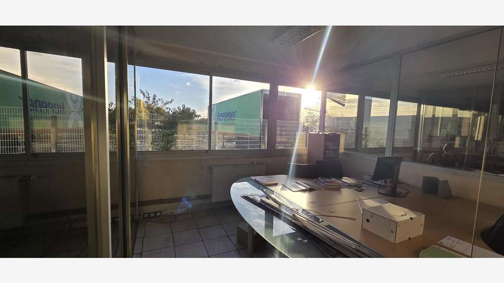 Local 1050m² à louer Saint Barthelemy d'Anjou