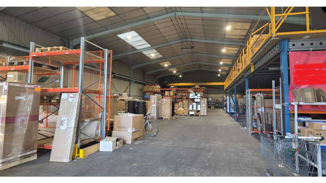 Local 1050m² à louer Saint Barthelemy d'Anjou