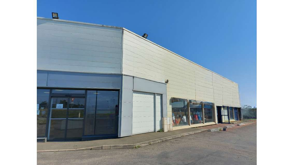 Location local 430m² empl N°1 à Saint-Berthevin