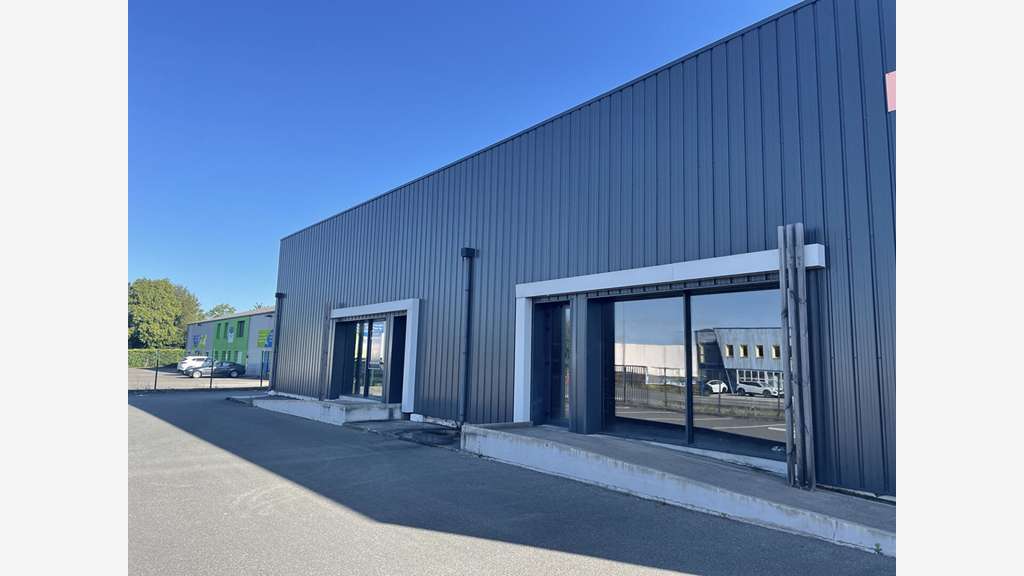 A louer local commercial 340m² à Saint-Berthevin