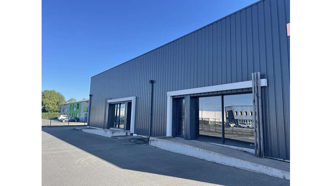 A LOUER - Local commercial 340 m² - 