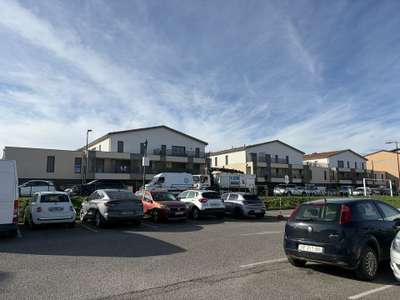 Location Locaux commerciaux - Boutiques à Saint-Bonnet-de-Mure