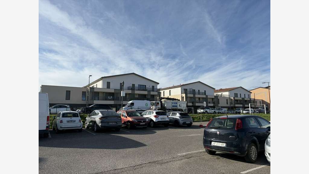 Location local commercial 133m² St Bonnet de Mure