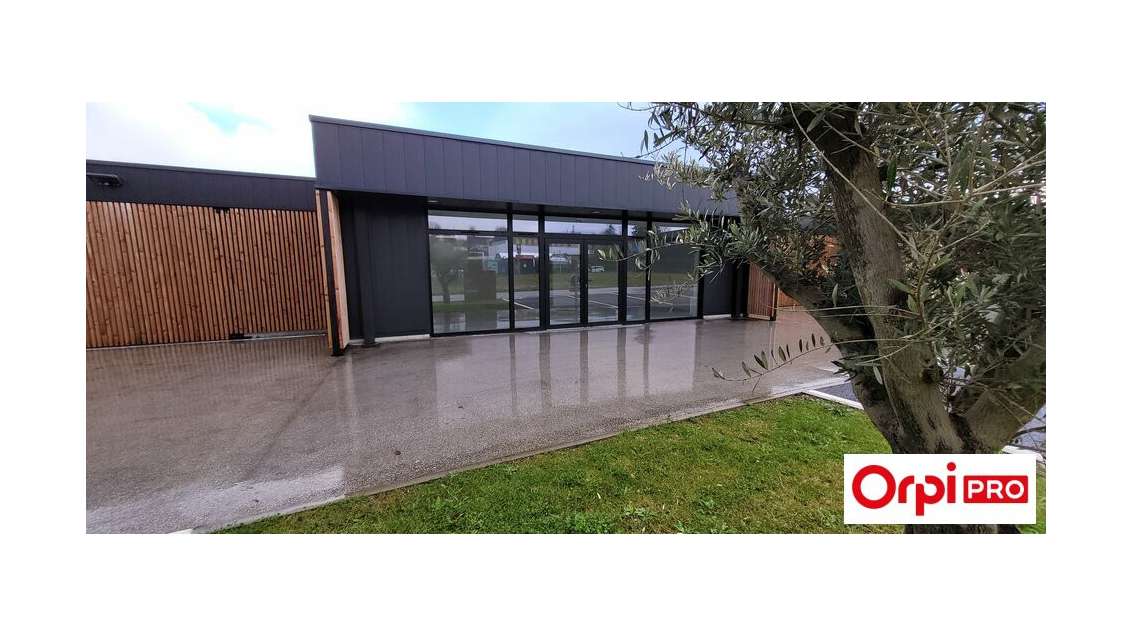 A louer local commercial de 110m² à St Brandan