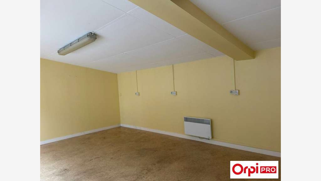 A louer local 755m² ZA Saint-Brieuc proche RN12