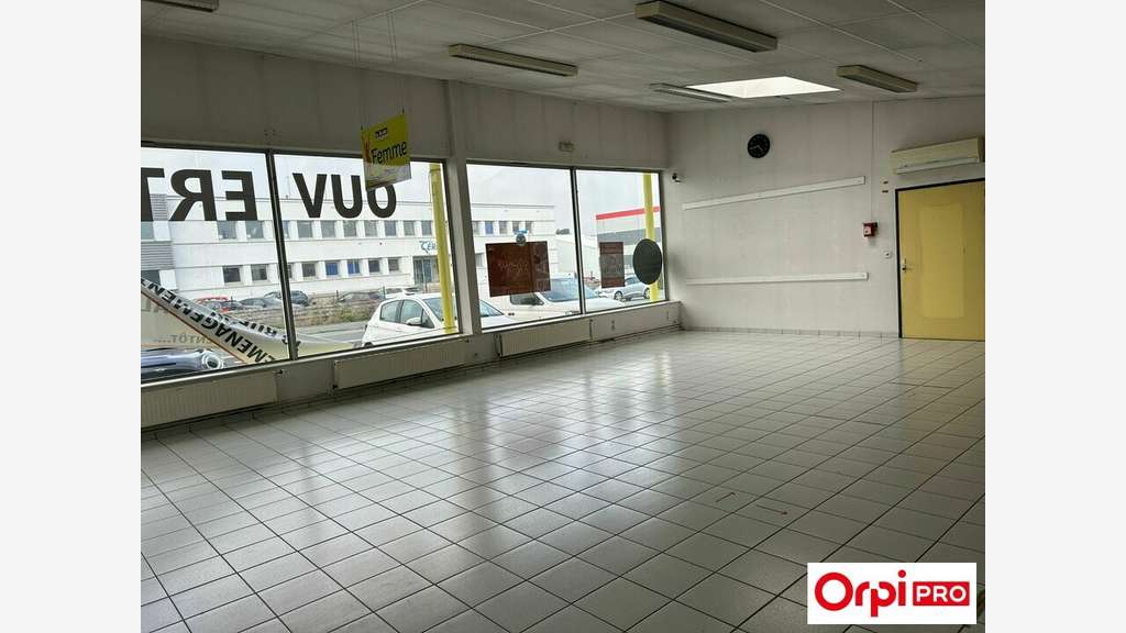 A louer local 755m² ZA Saint-Brieuc proche RN12