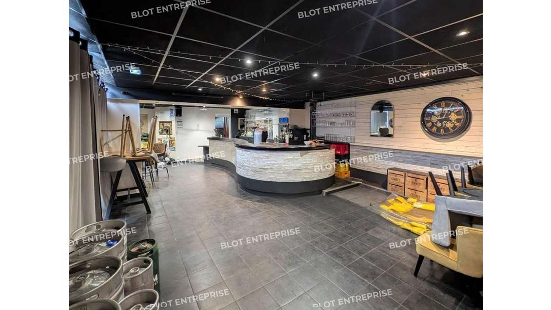 A louer local 118m² Place du Chai à St Brieuc