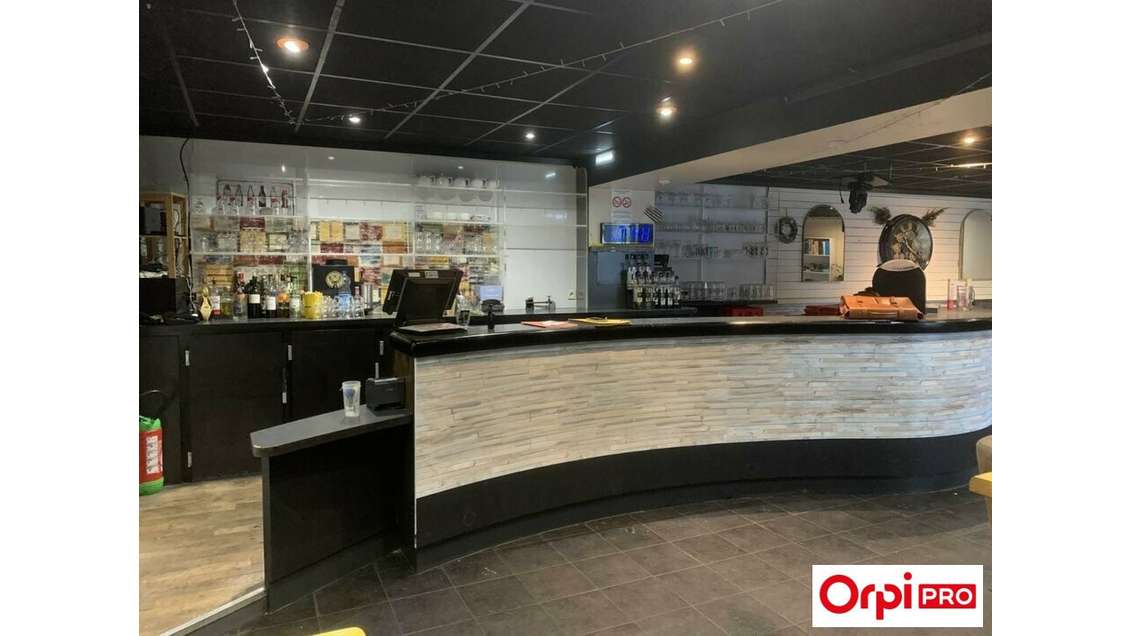 A LOUER : Local commercial d'environ 118m²