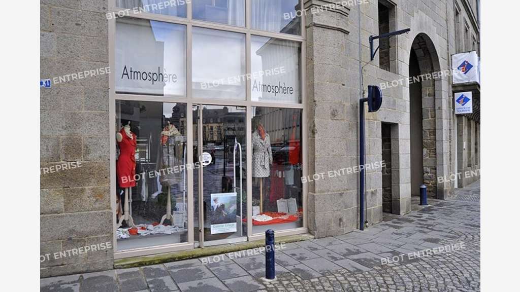 A louer local 102m² grande vitrine à Saint-Brieuc