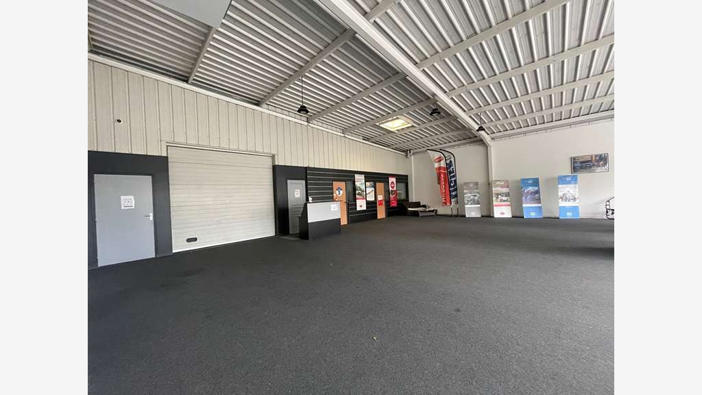 A louer local commercial 371m² à Saint-Brieuc