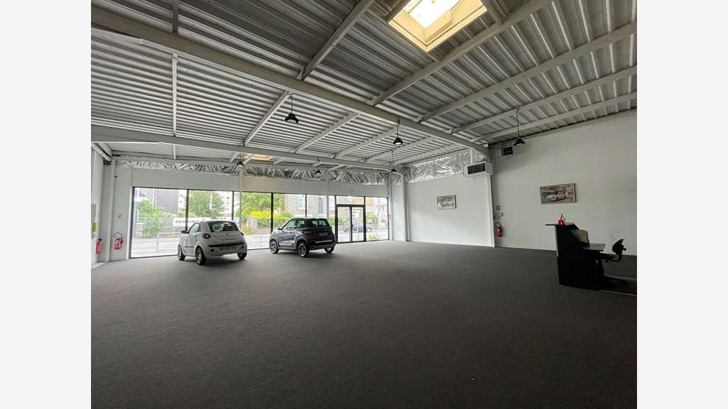 A louer local commercial 371m² à Saint-Brieuc