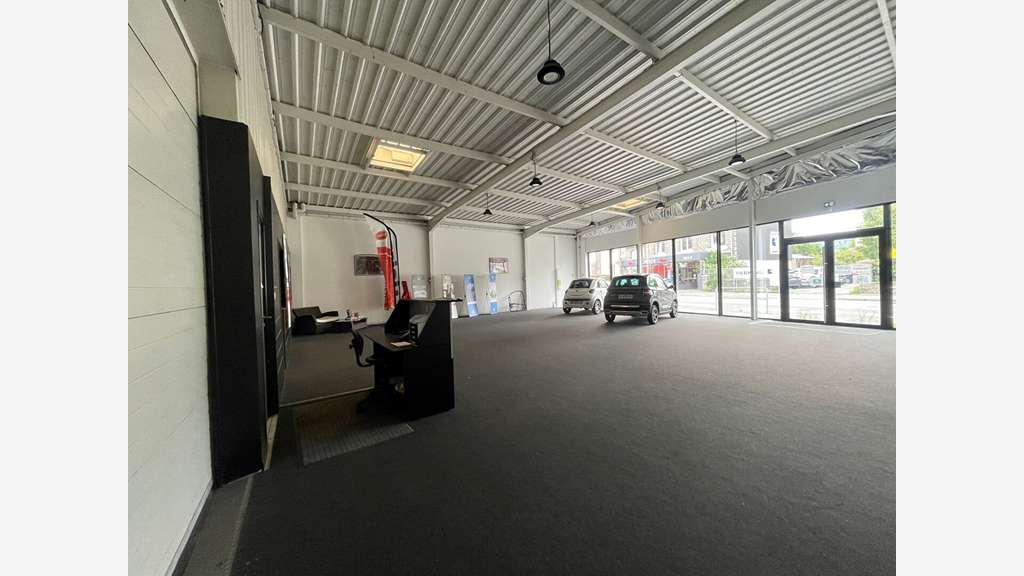 A louer local commercial 371m² à Saint-Brieuc