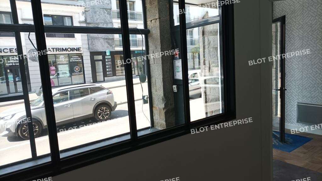 A LOUER - Local commercial 70 m² - STBRIEUC