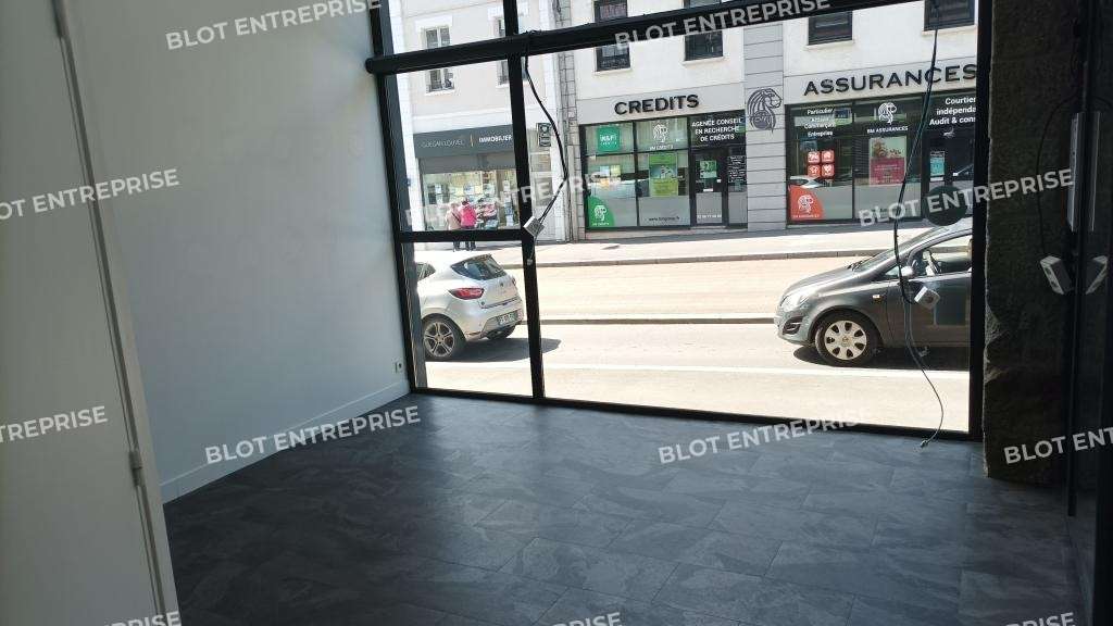 A LOUER - Local commercial 70 m² - STBRIEUC