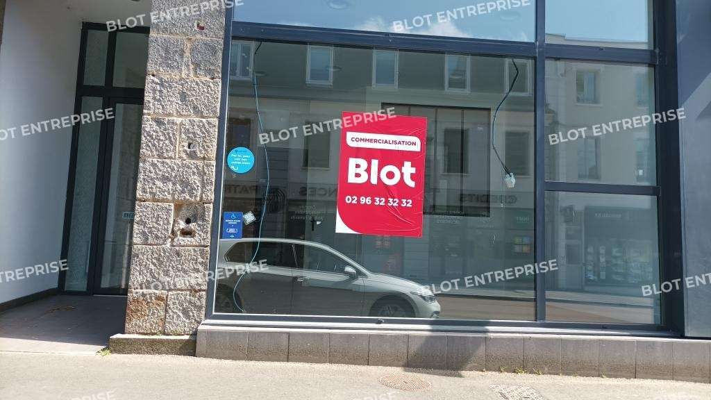 A LOUER - Local commercial 70 m² - STBRIEUC