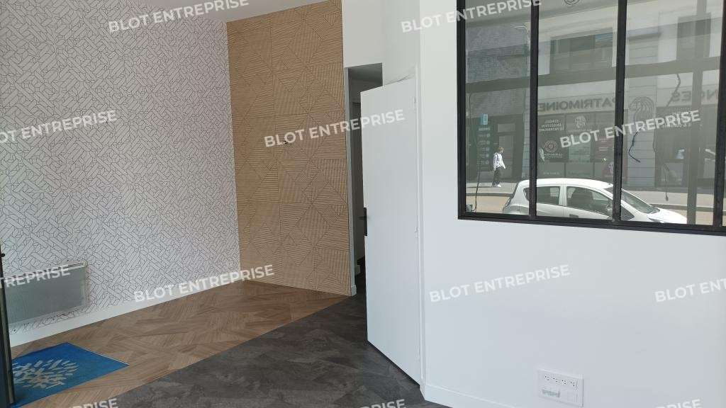 A LOUER - Local commercial 70 m² - STBRIEUC