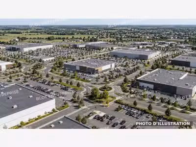 A louer locaux de 3349m² divisibles à Saint Brieuc