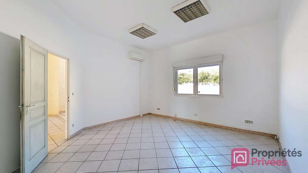 A louer atelier sécurisé de 150m² à Saint Chamas
