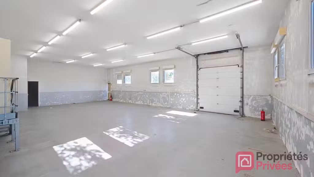 A louer atelier sécurisé de 150m² à Saint Chamas
