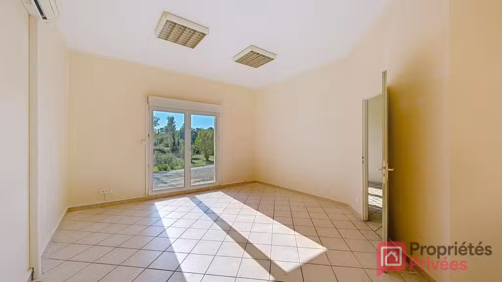Location bureaux de 150m² à Saint Chamas