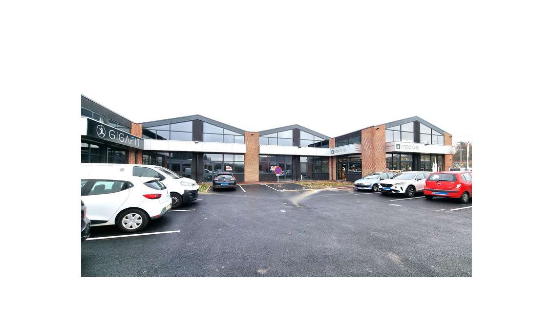 A louer local commercial 150m² à Saint-Cyr-l'École