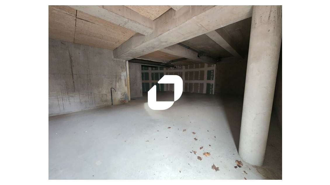 A louer Local commercial 130m² Saint cyr l'ecole